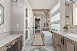 033-Master-Bathroom