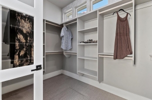 040-Master-Closet