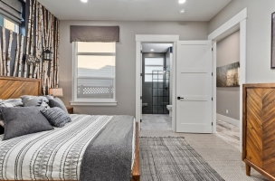 043-Bedroom