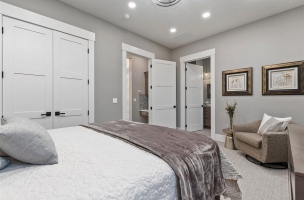 047-Bedroom